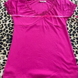 Cato y2k/90s short sleeve hot pink ruffle v-neck women’s size medium. Blouse